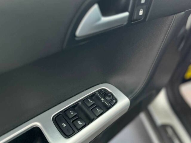 Серый Вольво В50, объемом двигателя 1.6 л и пробегом 324 тыс. км за 8000 $, фото 11 на Automoto.ua