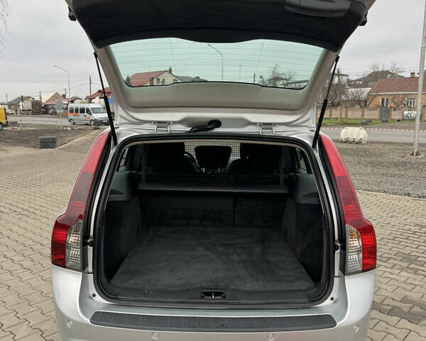 Серый Вольво В50, объемом двигателя 2 л и пробегом 225 тыс. км за 9999 $, фото 49 на Automoto.ua