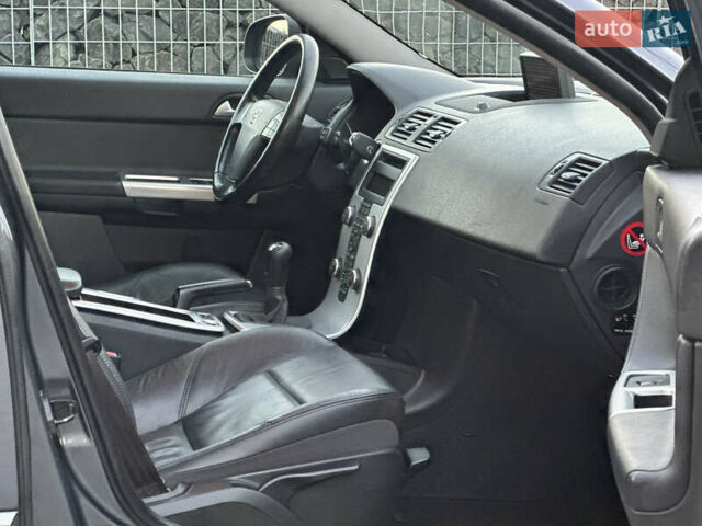 Серый Вольво В50, объемом двигателя 1.6 л и пробегом 218 тыс. км за 8500 $, фото 74 на Automoto.ua