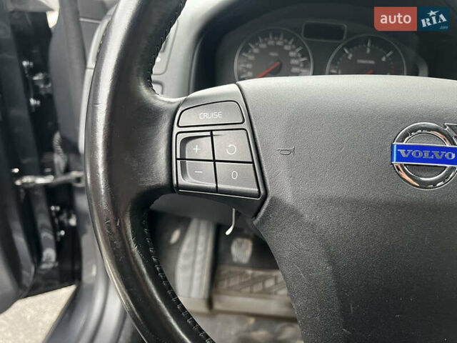 Серый Вольво В50, объемом двигателя 2 л и пробегом 205 тыс. км за 9200 $, фото 47 на Automoto.ua