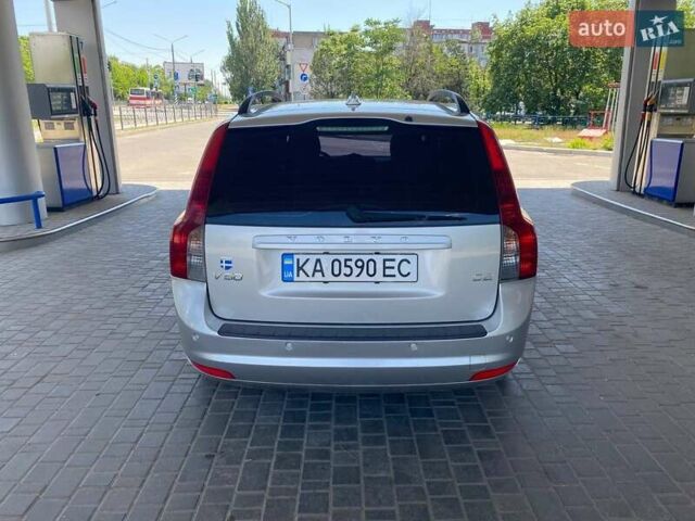 Серый Вольво В50, объемом двигателя 1.56 л и пробегом 215 тыс. км за 7600 $, фото 5 на Automoto.ua