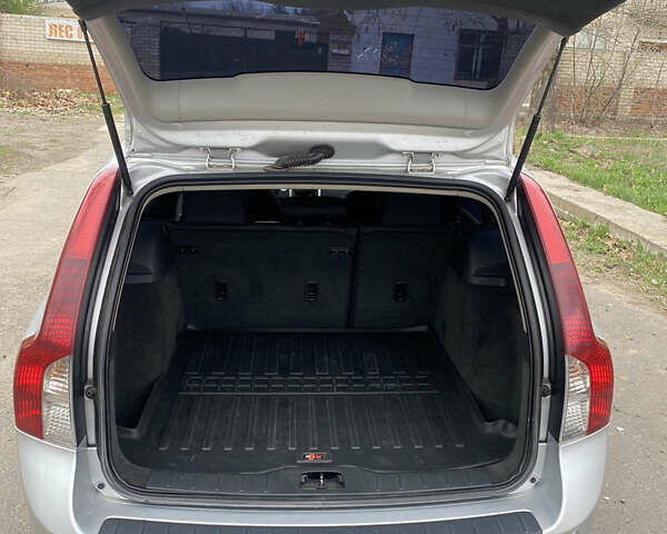 Серый Вольво В50, объемом двигателя 1.56 л и пробегом 220 тыс. км за 6800 $, фото 9 на Automoto.ua