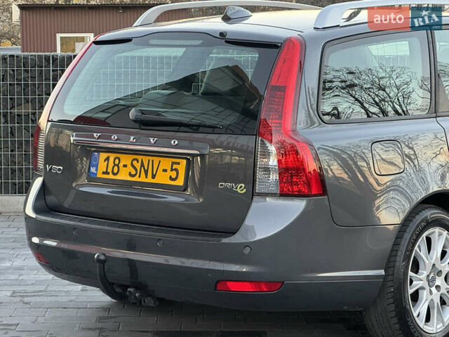 Серый Вольво В50, объемом двигателя 1.6 л и пробегом 218 тыс. км за 8500 $, фото 61 на Automoto.ua