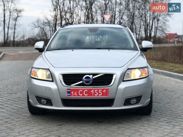 Серый Вольво В50, объемом двигателя 1.6 л и пробегом 160 тыс. км за 8799 $, фото 7 на Automoto.ua