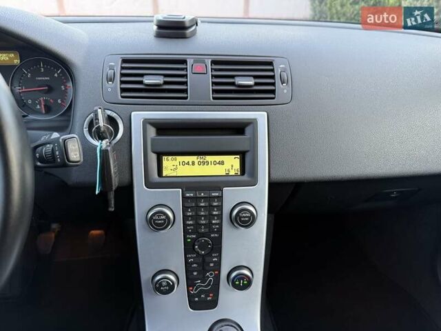 Серый Вольво В50, объемом двигателя 1.6 л и пробегом 229 тыс. км за 7950 $, фото 74 на Automoto.ua