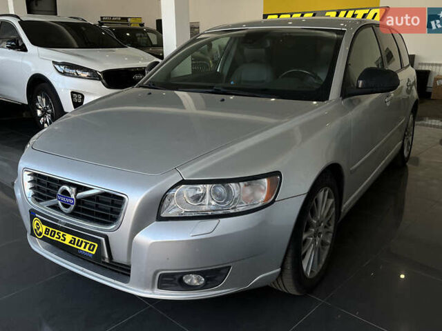 Серый Вольво В50, объемом двигателя 1.56 л и пробегом 340 тыс. км за 7600 $, фото 2 на Automoto.ua