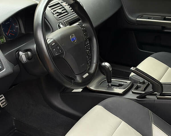 Серый Вольво В50, объемом двигателя 1.98 л и пробегом 248 тыс. км за 11999 $, фото 14 на Automoto.ua