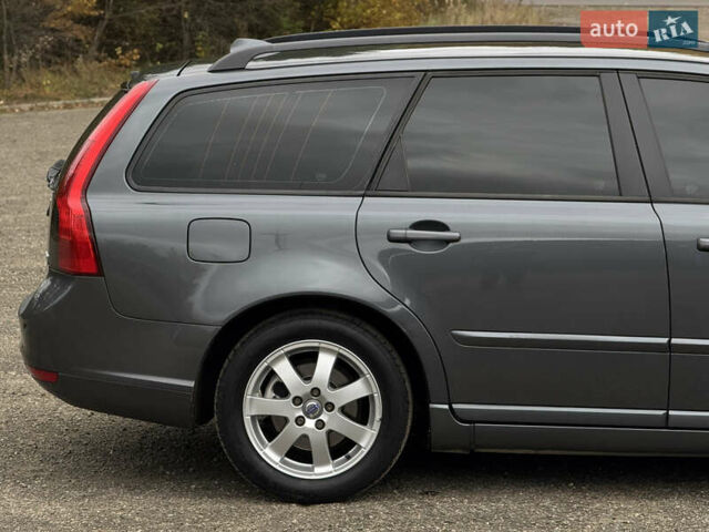 Серый Вольво В50, объемом двигателя 1.6 л и пробегом 240 тыс. км за 7999 $, фото 40 на Automoto.ua