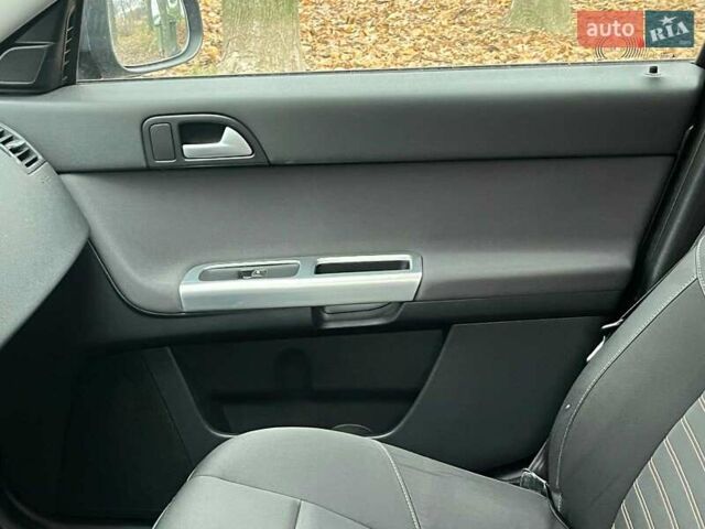 Серый Вольво В50, объемом двигателя 2 л и пробегом 240 тыс. км за 9690 $, фото 13 на Automoto.ua