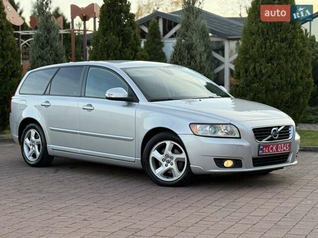 Серый Вольво В50, объемом двигателя 1.6 л и пробегом 229 тыс. км за 7950 $, фото 4 на Automoto.ua