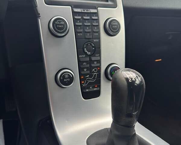 Серый Вольво В50, объемом двигателя 2 л и пробегом 258 тыс. км за 10200 $, фото 36 на Automoto.ua