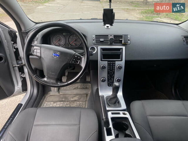 Серый Вольво В50, объемом двигателя 1.56 л и пробегом 220 тыс. км за 6800 $, фото 15 на Automoto.ua