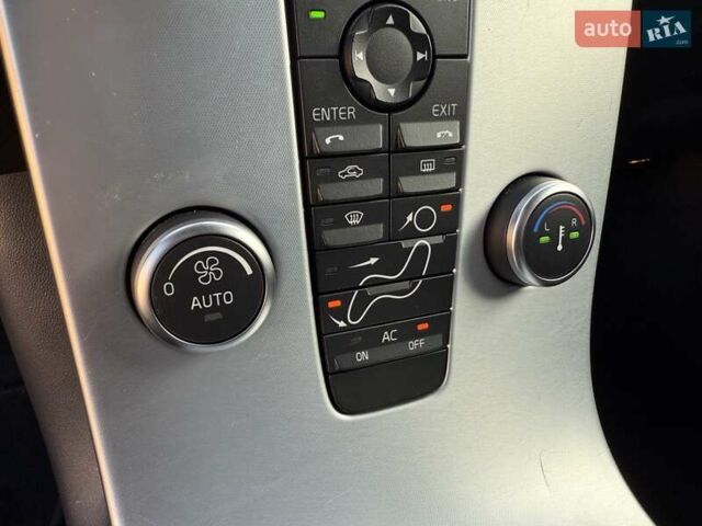 Серый Вольво В50, объемом двигателя 1.6 л и пробегом 229 тыс. км за 7950 $, фото 79 на Automoto.ua