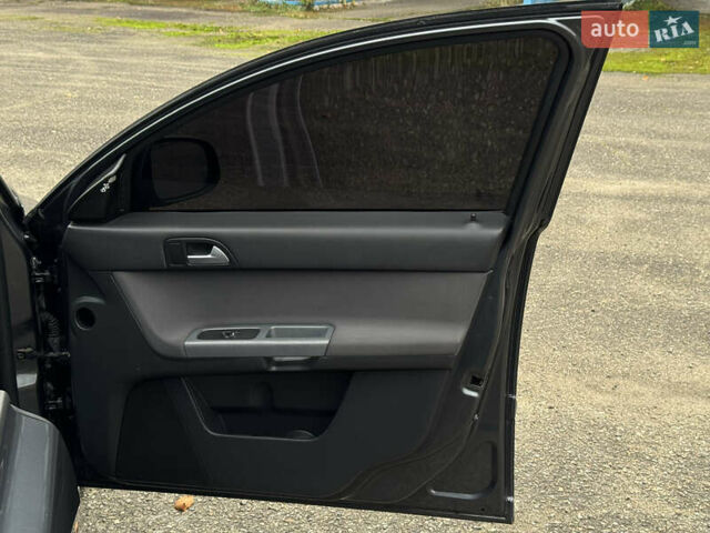 Серый Вольво В50, объемом двигателя 1.6 л и пробегом 240 тыс. км за 7999 $, фото 69 на Automoto.ua