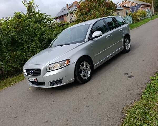 Серый Вольво В50, объемом двигателя 1.6 л и пробегом 200 тыс. км за 7800 $, фото 4 на Automoto.ua