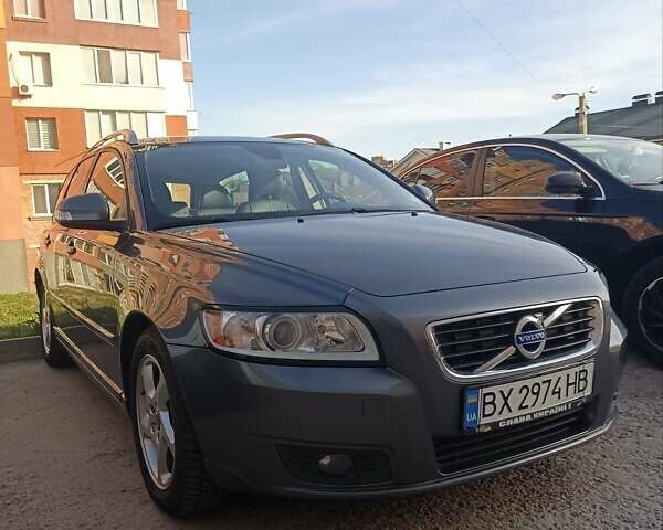 Серый Вольво В50, объемом двигателя 1.6 л и пробегом 202 тыс. км за 8690 $, фото 2 на Automoto.ua
