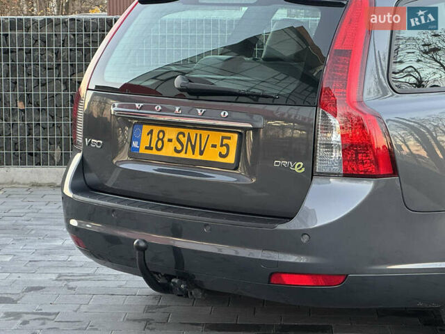 Серый Вольво В50, объемом двигателя 1.6 л и пробегом 218 тыс. км за 8500 $, фото 62 на Automoto.ua