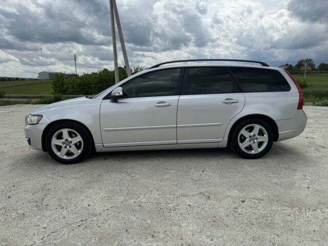 Серый Вольво В50, объемом двигателя 1.6 л и пробегом 243 тыс. км за 8900 $, фото 5 на Automoto.ua