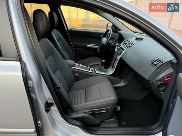 Серый Вольво В50, объемом двигателя 1.6 л и пробегом 229 тыс. км за 7950 $, фото 92 на Automoto.ua