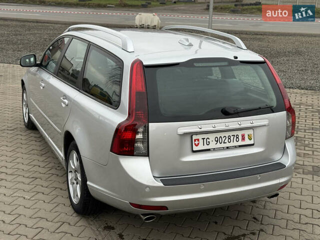 Серый Вольво В50, объемом двигателя 2 л и пробегом 225 тыс. км за 9999 $, фото 24 на Automoto.ua