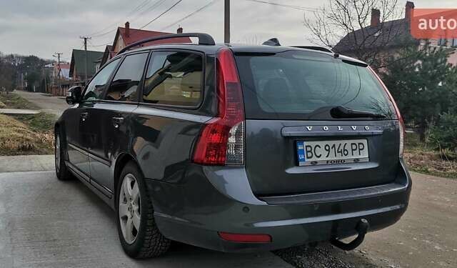 Серый Вольво В50, объемом двигателя 1.6 л и пробегом 253 тыс. км за 8200 $, фото 3 на Automoto.ua