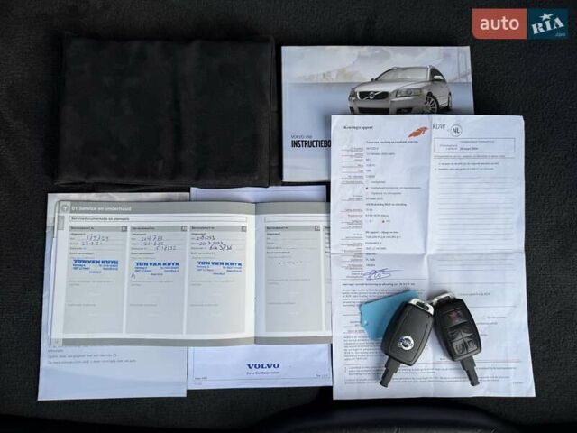 Серый Вольво В50, объемом двигателя 1.6 л и пробегом 229 тыс. км за 7950 $, фото 128 на Automoto.ua