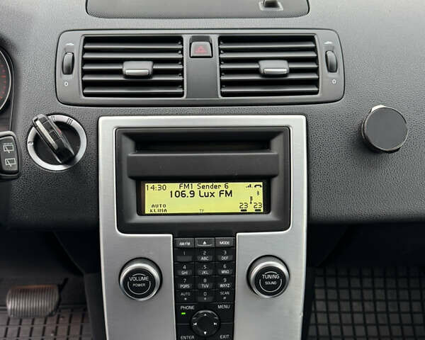 Серый Вольво В50, объемом двигателя 2 л и пробегом 225 тыс. км за 9999 $, фото 37 на Automoto.ua