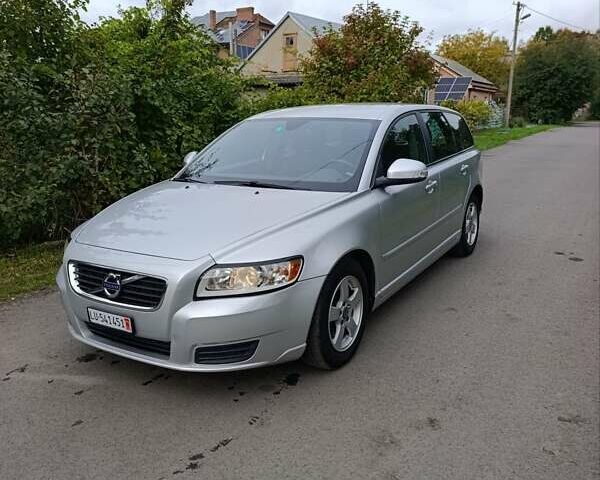 Серый Вольво В50, объемом двигателя 1.6 л и пробегом 200 тыс. км за 7800 $, фото 6 на Automoto.ua