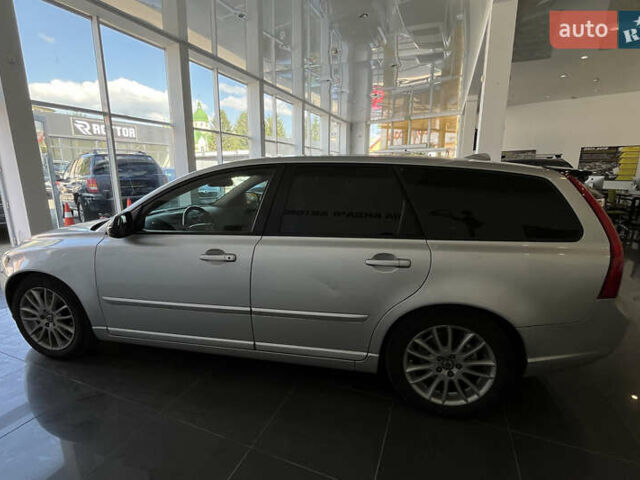 Серый Вольво В50, объемом двигателя 1.56 л и пробегом 324 тыс. км за 8000 $, фото 3 на Automoto.ua