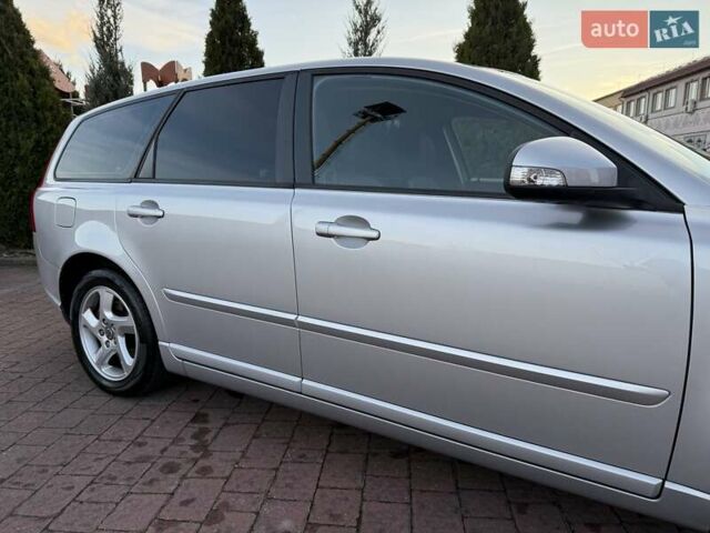 Серый Вольво В50, объемом двигателя 1.6 л и пробегом 229 тыс. км за 7950 $, фото 13 на Automoto.ua