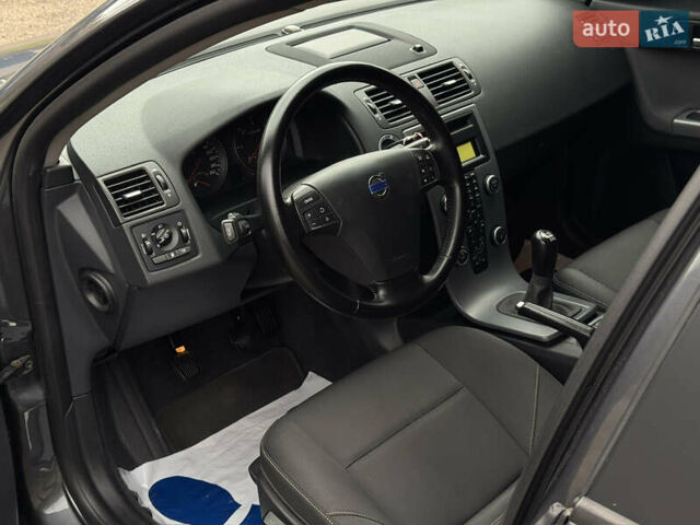 Серый Вольво В50, объемом двигателя 1.6 л и пробегом 240 тыс. км за 7999 $, фото 47 на Automoto.ua