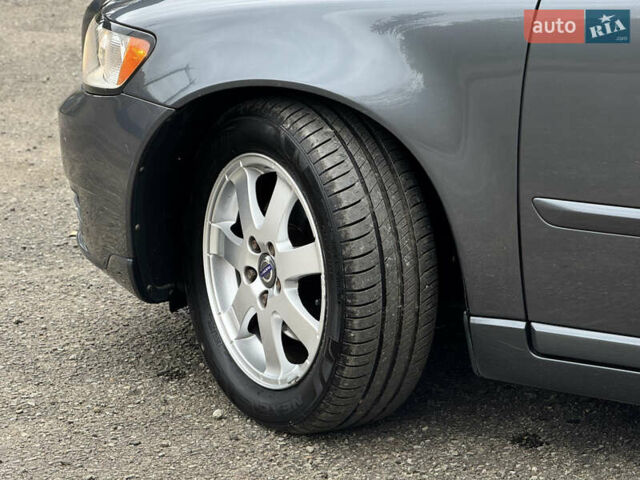 Серый Вольво В50, объемом двигателя 1.6 л и пробегом 240 тыс. км за 7999 $, фото 8 на Automoto.ua