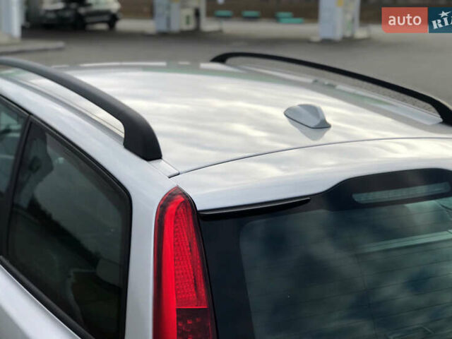 Серый Вольво В50, объемом двигателя 1.6 л и пробегом 160 тыс. км за 8799 $, фото 29 на Automoto.ua