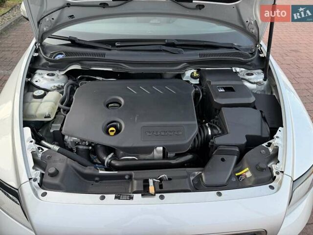 Серый Вольво В50, объемом двигателя 1.6 л и пробегом 229 тыс. км за 7950 $, фото 127 на Automoto.ua