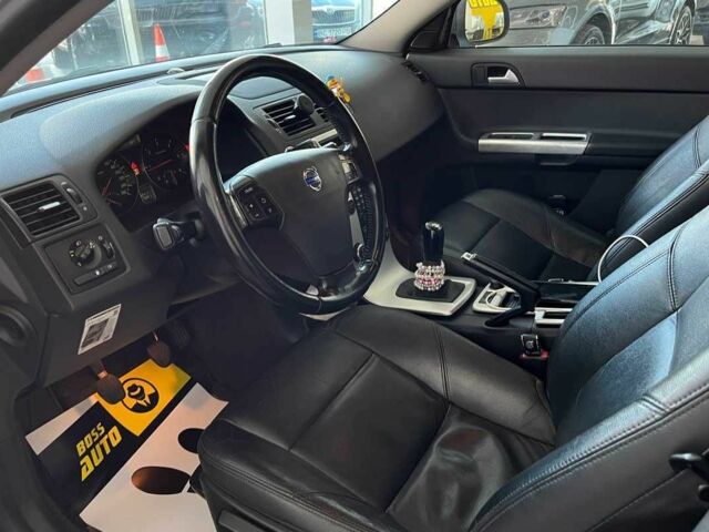 Серый Вольво В50, объемом двигателя 1.6 л и пробегом 324 тыс. км за 8000 $, фото 19 на Automoto.ua