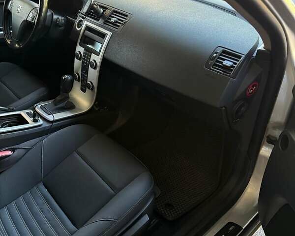 Серый Вольво В50, объемом двигателя 1.56 л и пробегом 282 тыс. км за 6500 $, фото 5 на Automoto.ua