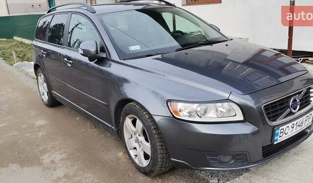 Серый Вольво В50, объемом двигателя 1.6 л и пробегом 253 тыс. км за 8200 $, фото 1 на Automoto.ua