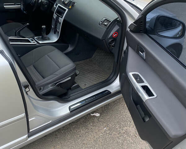 Серый Вольво В50, объемом двигателя 1.56 л и пробегом 220 тыс. км за 6800 $, фото 20 на Automoto.ua