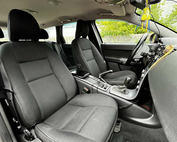 Сірий Вольво V50, об'ємом двигуна 1.56 л та пробігом 232 тис. км за 6400 $, фото 21 на Automoto.ua