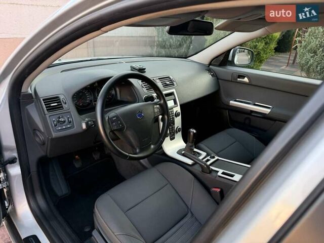 Серый Вольво В50, объемом двигателя 1.6 л и пробегом 229 тыс. км за 7950 $, фото 63 на Automoto.ua