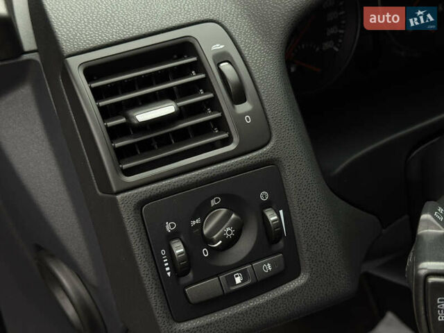 Серый Вольво В50, объемом двигателя 1.6 л и пробегом 240 тыс. км за 7999 $, фото 50 на Automoto.ua