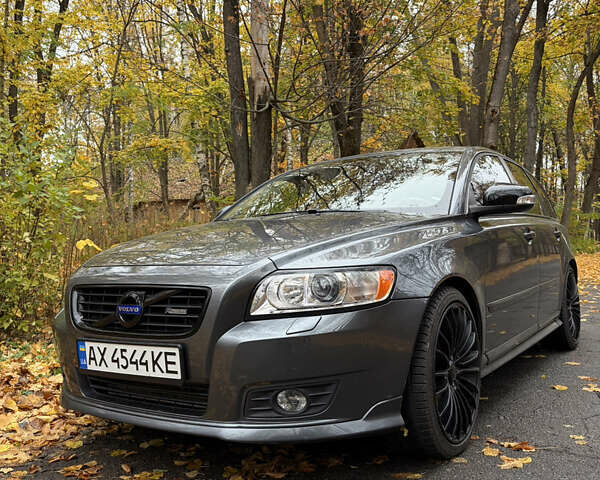 Серый Вольво В50, объемом двигателя 1.98 л и пробегом 247 тыс. км за 12000 $, фото 6 на Automoto.ua