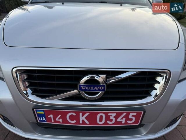 Серый Вольво В50, объемом двигателя 1.6 л и пробегом 229 тыс. км за 7950 $, фото 55 на Automoto.ua