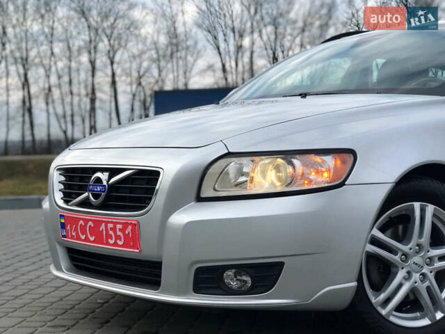 Серый Вольво В50, объемом двигателя 1.6 л и пробегом 160 тыс. км за 8799 $, фото 10 на Automoto.ua