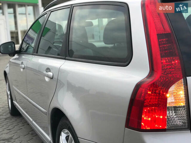 Серый Вольво В50, объемом двигателя 1.6 л и пробегом 160 тыс. км за 8799 $, фото 35 на Automoto.ua