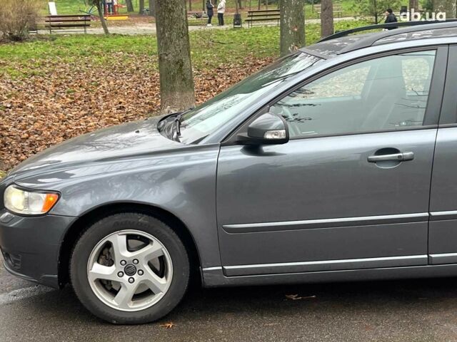 Сірий Вольво V50, об'ємом двигуна 2 л та пробігом 240 тис. км за 9690 $, фото 5 на Automoto.ua