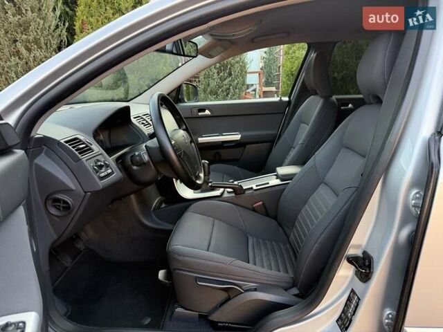 Серый Вольво В50, объемом двигателя 1.6 л и пробегом 229 тыс. км за 7950 $, фото 64 на Automoto.ua