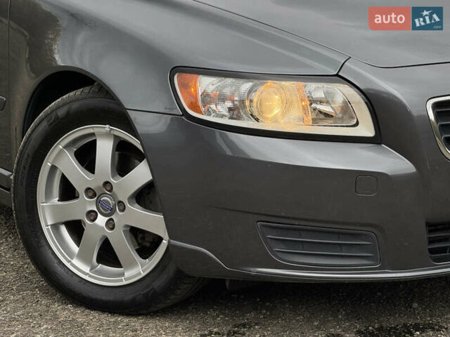 Серый Вольво В50, объемом двигателя 1.6 л и пробегом 240 тыс. км за 7999 $, фото 17 на Automoto.ua