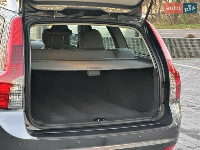 Серый Вольво В50, объемом двигателя 1.6 л и пробегом 218 тыс. км за 8500 $, фото 95 на Automoto.ua