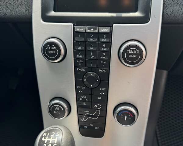 Серый Вольво В50, объемом двигателя 1.56 л и пробегом 236 тыс. км за 8000 $, фото 7 на Automoto.ua